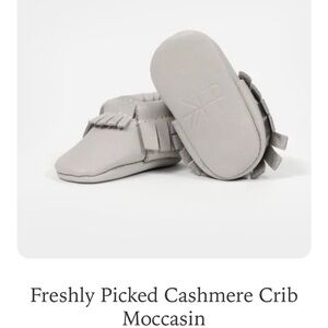 NIB Freshly Picked Light Gray Cashmere Crib Moccasins 0-3 months newborn leather